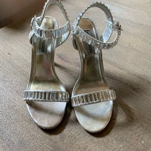 Beautiful studded silver Steve Madden dress shoes